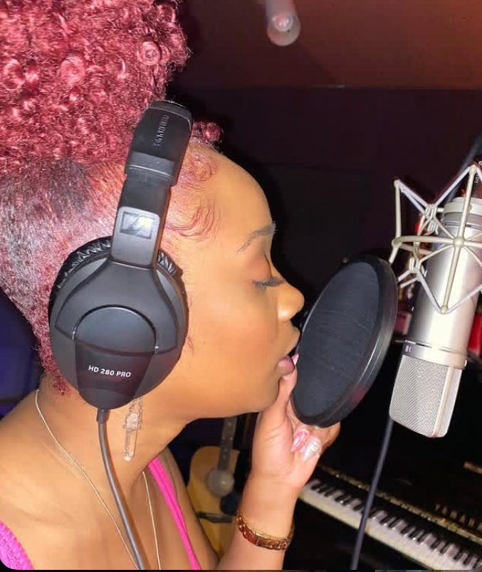 Luxy Heart recording in the studio
